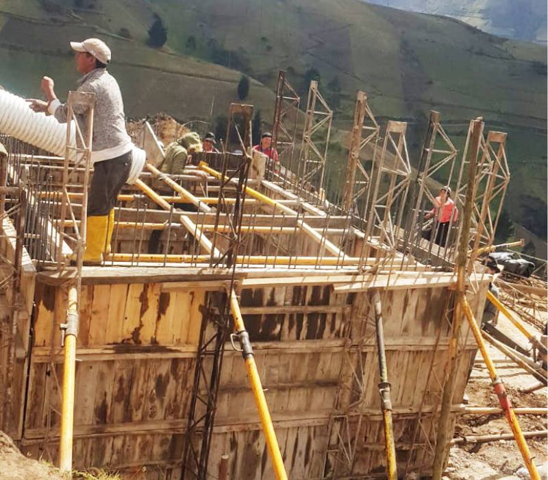 Construction of a reserve tank and chlorine station in Ecuador
